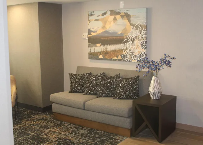 Hotel with pool: Hyatt Place Fairbanks